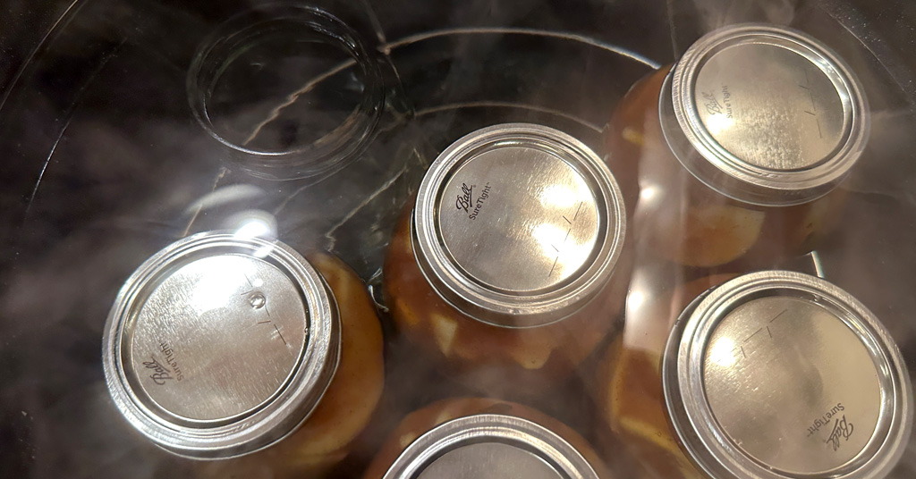 Apple Pie Filling in Quart Jars in Water Bath Canner